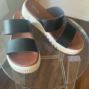 Mia Lexi Platform slide sandals